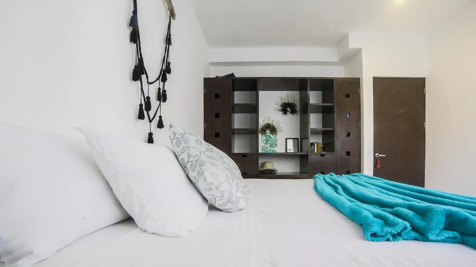 Full Equipped 2 Bdrm Condo In Gated Community & Pool View Playa del Carmen