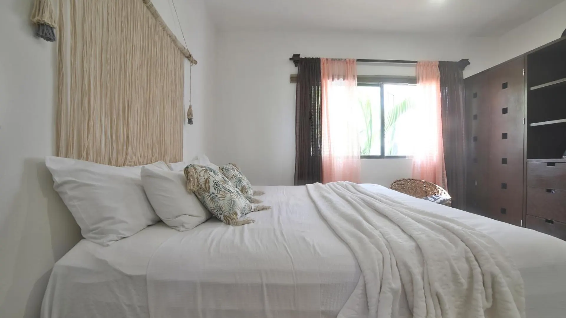 Apartment Full Equipped 2 Bdrm Condo In Gated Community & Pool View Playa del Carmen