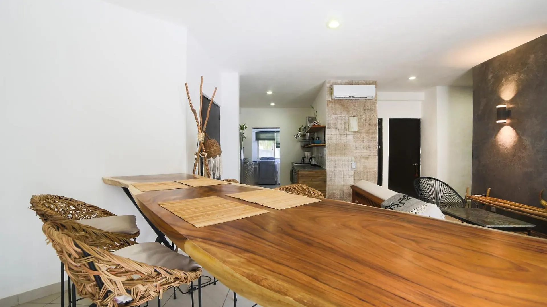 Full Equipped 2 Bdrm Condo In Gated Community & Pool View Playa del Carmen