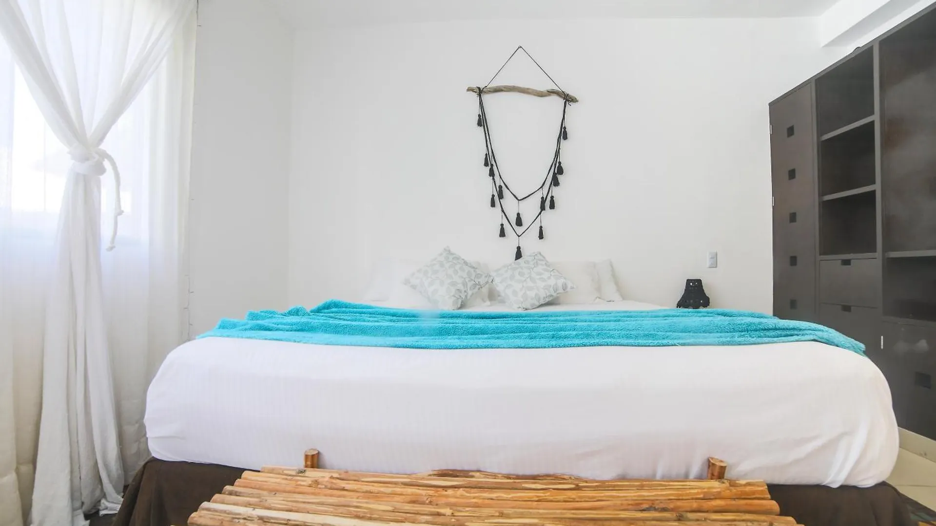 Full Equipped 2 Bdrm Condo In Gated Community & Pool View Playa del Carmen
