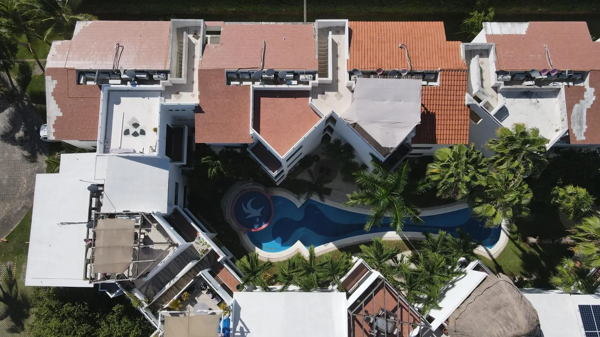 Full Equipped 2 Bdrm Condo In Gated Community & Pool View Playa del Carmen Apartment