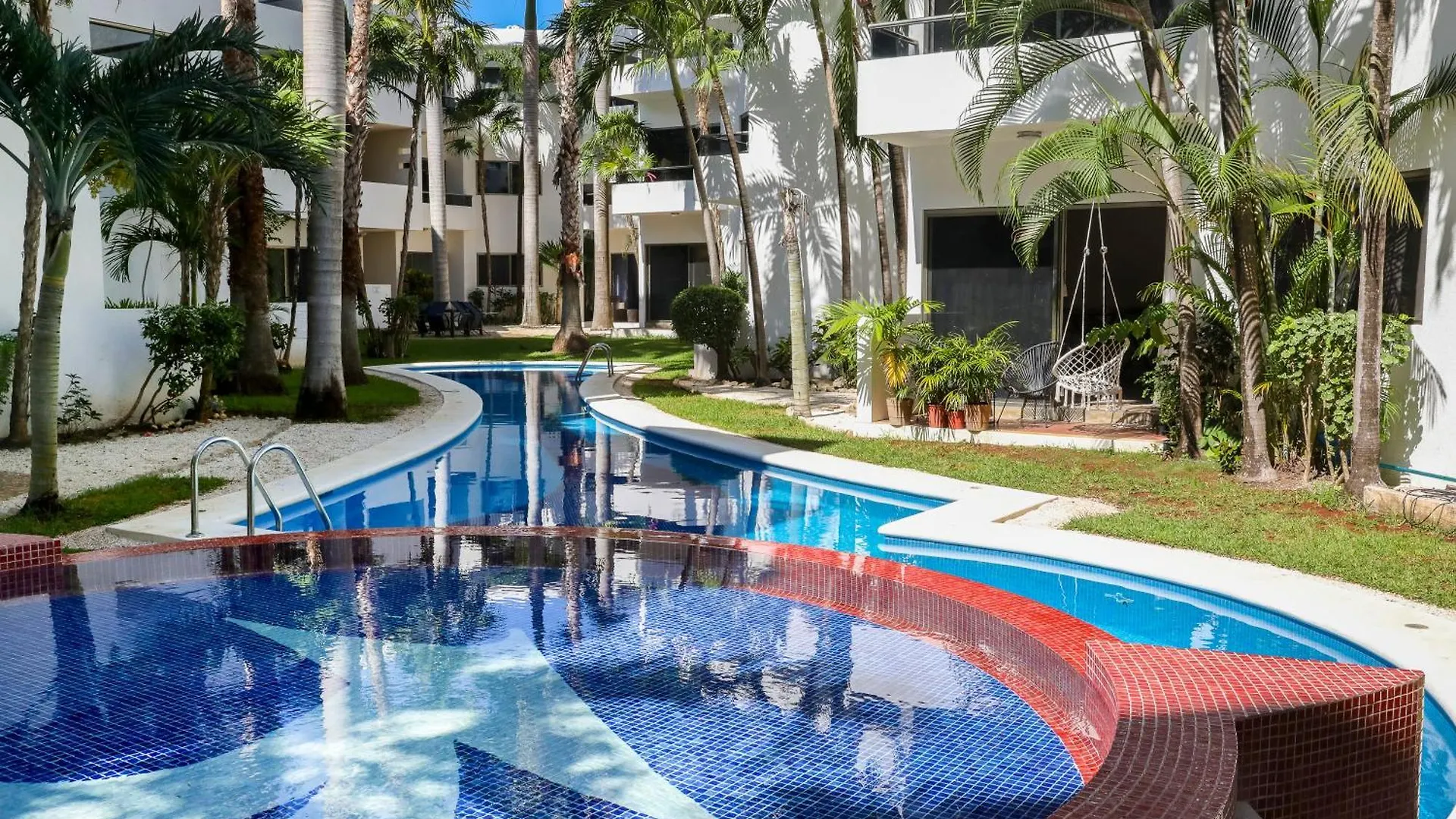 Full Equipped 2 Bdrm Condo In Gated Community & Pool View Playa del Carmen 0*,