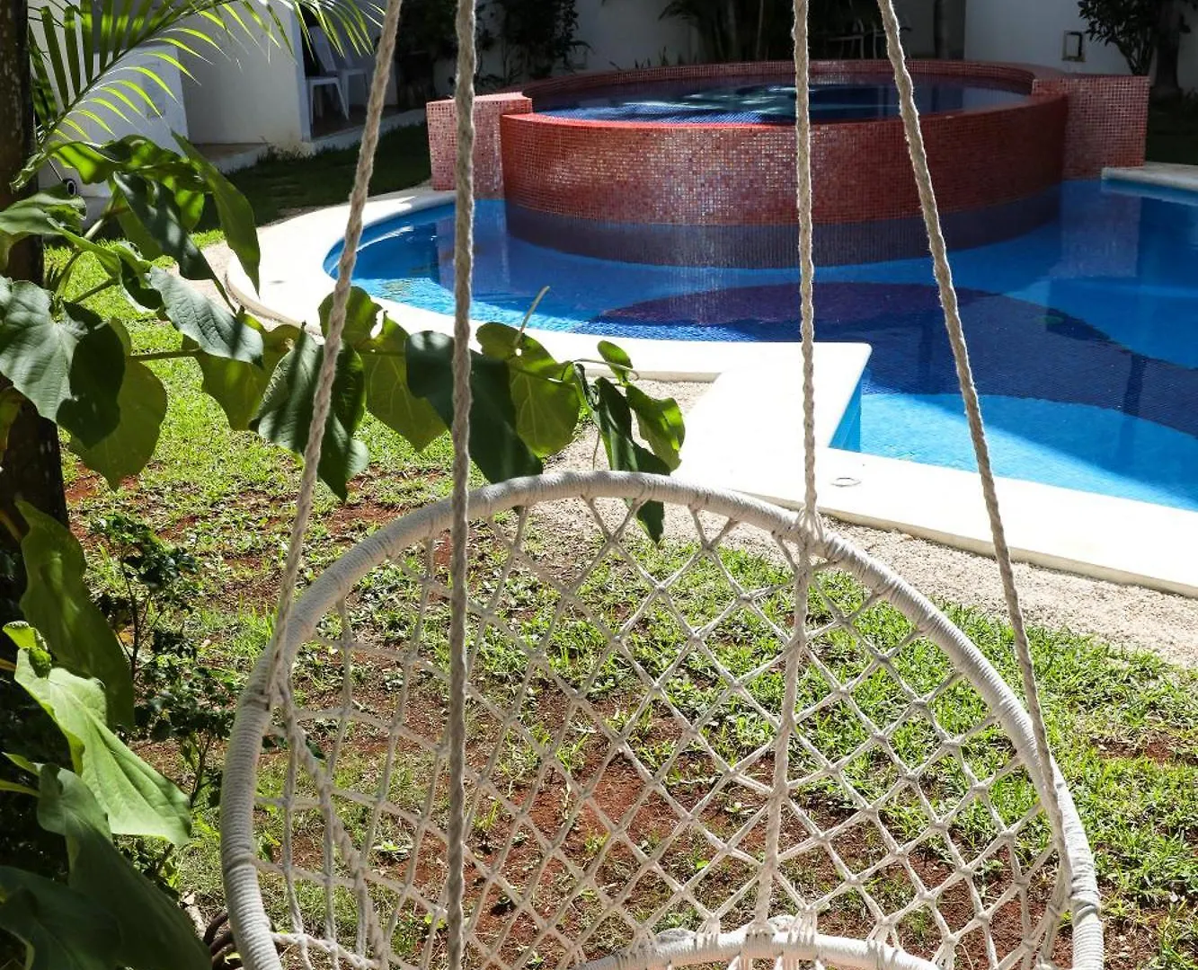 Full Equipped 2 Bdrm Condo In Gated Community & Pool View Playa del Carmen